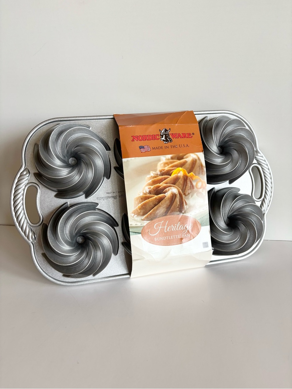 Nordic Ware Heritage Bundtlette Swirl Cake Pan Muffin Pan